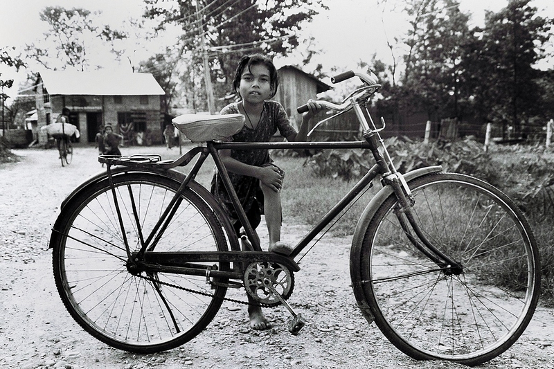 dzieci zamożnych rodziców - do szkoly lub do pracy - pojechać mogą rowerem