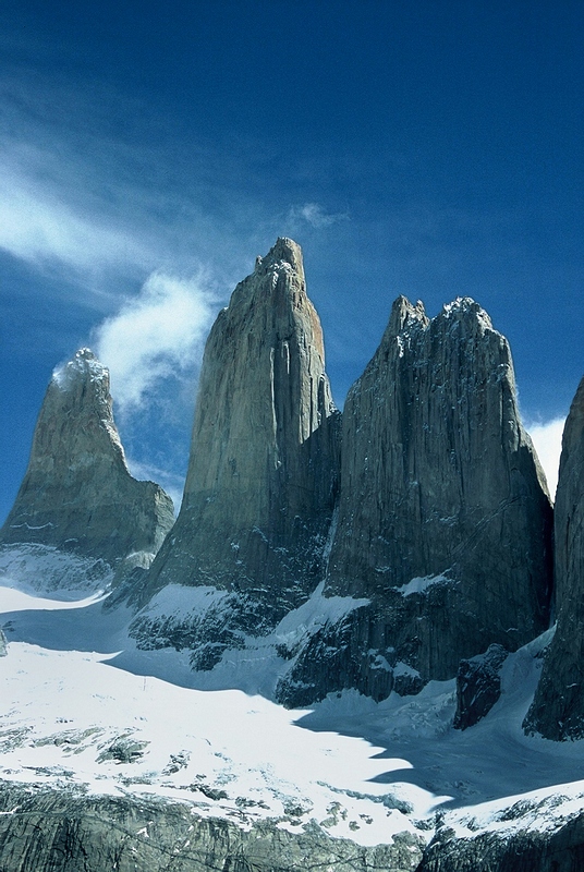 Torres del Paine – masyw należący do grupy górskiej Cordillera del Paine leżąca w Chile w Patagonii. Jest położona 400 km na północ od Punta Arenas i około 2500 km na południe od stolicy Chile: Santiago de Chile.